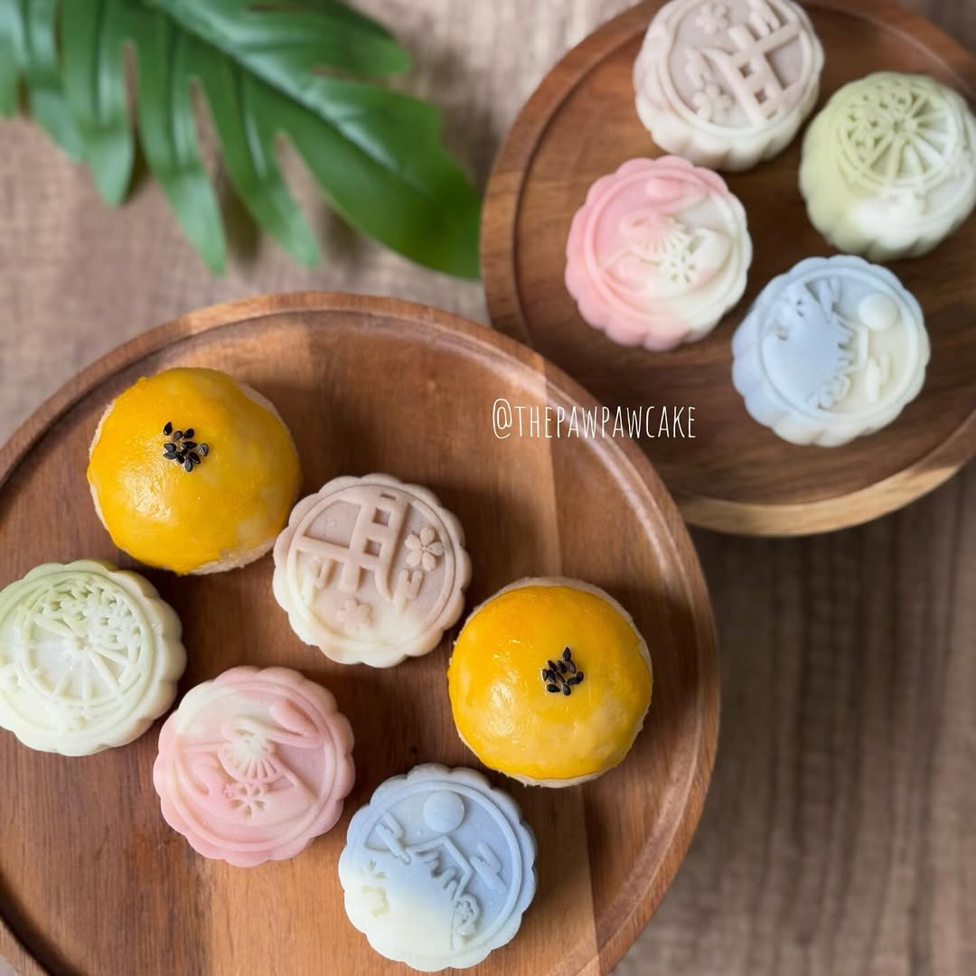 Mooncakes on wooden board